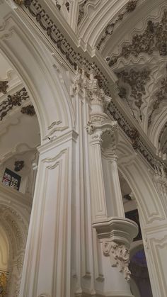 the interior of a church with ornate white and gold decorations on the walls, columns and ceiling