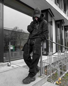 Darkwear techwear outfits are designed to be both durable and visually striking, making them perfect for urban environments or outdoor activities. #techwear #darkwear @black.unknown1 Casual Techwear Outfits Men, Dark Wear Aesthetic, Mens Fashion Techwear, Plus Size Techwear, Light Techwear, Oversized Techwear, Tech Outfit Men