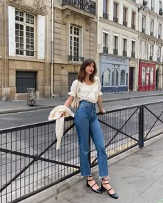 Mary Jane Outfit, Mary Jane Shoes Outfit, Mode Chanel, Elegante Casual, Paris Outfits, Mode Inspo, Feminine Outfit, 가을 패션, Casual Style Outfits