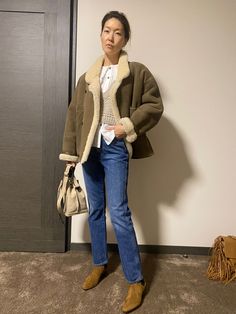 Ripped Jeans Outfit Casual, Spring Jacket Outfit, Winter Jacket Outfits, Ripped Jeans Outfit, Winter Fashion Outfits Casual, Casual Outfit Inspiration, Coat Outfit