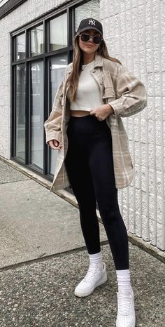 Outfits With Shacket, Fall Athleisure Outfits 2022, Trendy Sporty Outfits, Lux Outfits, Comfy Sporty Outfits, Sneakers Outfit Fall, Outfits For Work Winter, Ootd Sporty, Work Winter Outfits