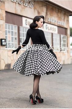 Rockabilly Fashion, Stile Pin Up, Elegantes Outfit Frau, Mode Retro, Robes Vintage, Look Retro, Moda Retro, Retro Mode, Black And White Dress