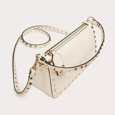 Small Valentino Garavani Rockstud crossbody pouch bag in grainy calfskin leather. The iconic hook closure is reinterpreted to secure the zip pull. Valentino Garavani Bag, Studded Bag, Vintage Leather Bag, Valentino Rockstud, Black Leather Handbags, Linen Bag, Valentino Bags, Distressed Black Jeans, Small Crossbody