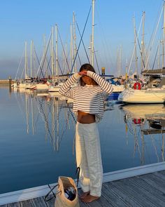 Instagram East Coast Fashion Aesthetic, Yacht Outfit Aesthetic, East Coast Fits, Beach Trip Aesthetic Outfit, Summer Sailing Outfits, Nantucket Outfit Aesthetic, Rhode Island Aesthetic Outfit, Cape Cod Outfit Aesthetic, Nantucket Aesthetic Outfits