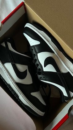 Panda Dunks Aesthetic, Pandas Dunk, Black Panda Dunks, Dunks Panda, Nike Dunk Panda, Panda Nike, Nike Shoes Photo, Dunk Panda, Nike Panda Dunks