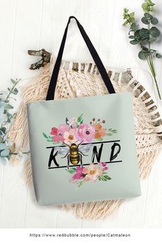 Sage green tote bag with a central floral design and the message "Be Kind". Perfect for carrying daily essentials and adding a touch of Spring style to your outfit Tote Bag Accessories, Flying Bee, Kindness Quote, Quote Tote Bag, Quote Tote, Harmony With Nature, Floral Tote Bag, Green Sage, Bee Kind