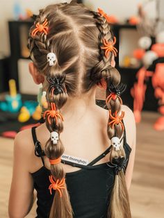 Discover 20 creative and fun Halloween hairstyles for kids, perfect for any spooky event. From easy and cute styles to ghost-inspired and spider-themed looks, we’ve got ideas for short hair, curly hair, and more. Find simple braids, pumpkin buns, and black cat hairstyles that are perfect for Halloween. Whether your child wants to be a witch, bat, skeleton, or even a unicorn, these fun and spooky hairstyles will complete their Halloween costume effortlessly. Girls Ghost Hair Buns, October Hairstyles For Kids, Kid Halloween Hairstyles, Halloween Hairdos For Kids, Spooky Halloween Hairstyles, Easy Diy Hairstyles For Short Hair, Halloween Girl Hairstyles