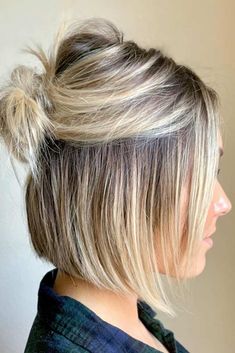 Short Hair Bun, Easy Bun Hairstyles, Curly Haircuts, Best Short Haircuts, Short Hair Balayage, Short Bob Haircuts, Penteado Cabelo Curto, Short Hair Updo, Short Hairstyle