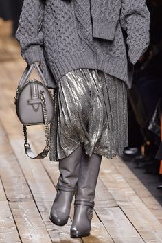 Vogue Germany, Michael Kors Collection, 가을 패션, 2016 Fashion, Handbags Michael Kors, Fashion 2020, Vogue Paris, Grey Fashion, Paris Fashion Week