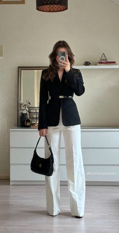 black blazer , white pants , black bag , belt , work outfit isnpo , outfit ideas Modern Chic Work Outfits, Semi Winter Outfits Women, Styling Formal Pants Women, Black Blazer White Pants Outfit, Office Black Outfits Women, Blazer Outfits Ideas, Outfits Con Blazer Elegante, White Pants And Blazer Outfit, Business Smart Outfits For Women