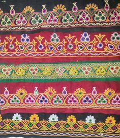 Kutchi Hand Work Borders Kutch Work Saree, Kutchi Work, Hand Embroidered Tunics, Embroidery Borders, Phulkari Embroidery, Kutch Work Designs, Kutch Work, Traditional Embroidery, Sea Decor