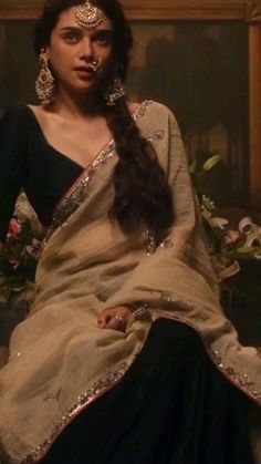 Aditi Rao Hydari Traditional, Bibbojaan Outfits, Heeramandi Aesthetic Outfits, Heeramandi Outfits, 90s Bollywood Fashion, Aditi Rao Hydari, Aditi Rao, Lehenga Designs Simple