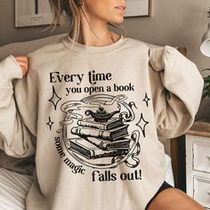 This is the perfect book lovers sweatshirt. This fun vintage book design makes a great gift for reading teachers and people who love to read. A sturdy and warm sweatshirt bound to keep you warm in the colder months. A pre-shrunk, classic fit sweater that's made with air-jet spun yarn for a soft feel and reduced pilling. ** P R O D U C T **  - 50% cotton, 50% polyester  - Pre-shrunk  - Classic fit  - Direct to Garment print (no stencils or vinyl which means it will last a lot longer)   - Printed and Shipped in the USA  - Due to different monitor screens colors may vary ** S I Z I N G **  - Consult size chart in listings for measurements  - Sizing is Unisex for all tees, runs true to size  - For an oversized fit, select 1 to 2 sizes up from your normal size  ** S H I P P I N G ** - Allow 1-3 Book Lover Shirts Vintage, Book Themed Outfits, Bookish Tshirt Design, Book Lover Shirt Ideas, Book Themed Shirts, Book Shirt Design, Book Lover Outfits, Book Tshirts Ideas, Book Tshirt Design