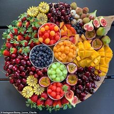 an arrangement of fruits arranged in the shape of a flower