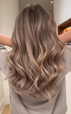 Cool Blonde Hair Color With Lowlights, Coffee Beige Hair Color, Light Brown Hair With Money Pieces, Milky Beige Hair, Biscuit Blonde Balayage, Brunette Hair With Highlights Blondes, Cool Toned Light Brown Hair, Biscuit Blonde Hair, Types Of Blonde Hair