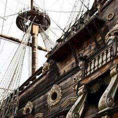 an old fashioned pirate ship is docked at the dock