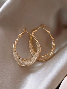 "Aros y Piercings" ~~Rosario Contreras~~ خواتم خطوبة, Clothing Board, Jewelry Accessories Ideas, Classy Jewelry, Fancy Jewellery, Jewelry Lookbook, Fancy Jewelry, Mesh Design, Girly Jewelry