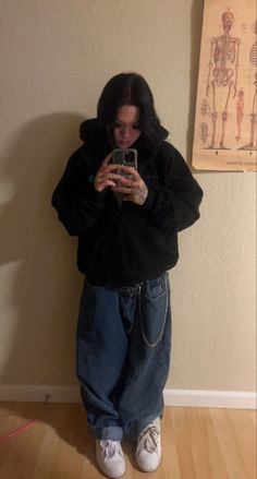 Baggy Grunge Outfits 90s, Grunge Hoodie Outfit, Baggy Goth Outfit, Grunge Outfits Baggy, Gifts For Tomboy, Dark Y2k Outfits, Dark Grunge Aesthetic Outfits, Wlw Outfit, Aesthetic Baggy Outfit