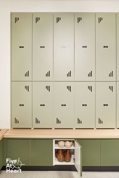 We understand what cyclists need, so we designed the (patented) Maximus locker. This deep box locker knows a super generous hanging height and integrated bench seating with shoe storage. Gym Design Interior, Locker Designs, Public Bathrooms, Office Gym, Bicycle Parking, Medical Design, Clinic Design, Bench Seating, Changing Room