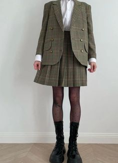 Reference Clothing, Plaid Suit, Fashion Fits, Baby Winter, Vintage Store, Cute Fits, Dress With Cardigan, Petunias, Mind Blowing