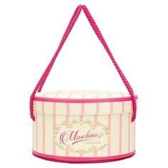 AW20 Moschino Couture J. Scott Leather Pink Cake Box Round Bag Marie Antoinette Additional Information: Material: 100% Calfskin Leather Color: Pink/Gold/Cream-Yellow Pattern: French Pastry Style: Handle Bag Theme: Cake Box 100% Authentic!!! Condition: Brand new in the original box Moschino releasing a series of bakery-inspired handbags, including cakes, croissants and baguettes. Known for their quirky, tongue-in-cheek designs, the Moschino Round Cake Box Bag should come as no surprise. Smooth le Moschino Cake, Designer Handbag Storage, Pink Cake Box, Moschino Bag, Moschino Bags, Inspired Handbags, French Pastry, Moschino Couture, Round Cake