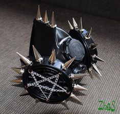 Black Gas Mask, Gothic Mask, Look Halloween, Grunge Accessories, Goth Wallpaper, Gothic Looks, Metal Spikes, Mask Black, Punk Emo