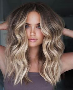 Gorgeous money piece on on mid-length wavy hair. Looking to add some wow-factor to your hair? Check out these 15 different types of highlights that will make your locks shine! From sun-kissed balayage to bold ombre, we've got all the dimensional hair color inspiration covered. Whether you're a blonde, brunette, or redhead, there's a highlight technique for everyone. Get ready to turn heads and take your hair game to the next level. Don't wait, try a new hair color highlight today! Faux Blowout, Blowout Hack, Balayage Ponytail, Baylage Hair, Types Of Hair Color, Fall Blonde Hair, Guest Hair, Blonde Hair Inspiration, High Ponytail