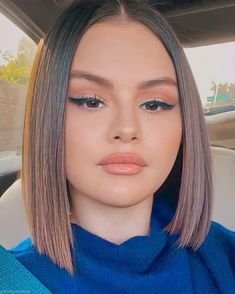 Selena Gomez Bob, Haircuts With Straight Hair, Selena Gomez Haircut, Hair Color Ideas Short Hair, Selena Gomez Short Hair, Selena Gomez Hair, Ideas Short Hair, Short Hair Hairstyles, Celebrity Makeup Looks