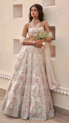 Bridesmaid Lehenga, White Lehenga, Trendy Outfits Indian, Georgette Lehenga, Pani Puri, Lehenga Designs Simple, Traditional Indian Dress