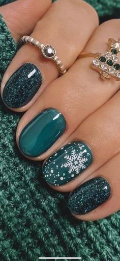 Winter Aesthetic Nails, Dip Nail Ideas, Nail Ideas For Winter, Navy And Emerald, Winter Nails Ideas, Nail Designs For Short Nails, Designs For Short Nails, Emerald Nails, Dip Nail