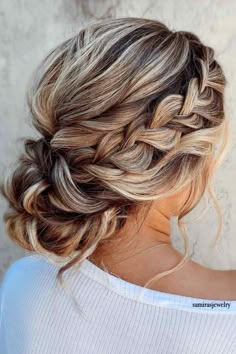 Braid To The Side With Curls, Women’s Formal Hairstyles, Hoco Hairstyles Red Hair, Cute Formal Hairstyles For Medium Hair, Wedding Hairstyles Medium Length Braid, Wedding Hairstyles With Braids, Prom Hair Up, Wedding Up Do