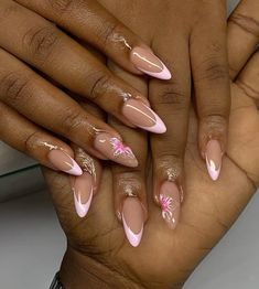 Pink Nails Black Women, Vacation Nails Pink, Nail Inspo Gel, Gel Nails Ideas, Brown Acrylic Nails, Gold Acrylic Nails, Sassy Nails, Girl Nails, Romantic Nails