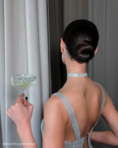 Swept-Back Wedding Hairstyles ❤ If you are not sure which hairstyle to choose, see our collection of swept-back wedding hairstyles and you will find gorgeous and fancy looks! #wedding #bride #weddingforward #weddinghairstyles #SweptBackWeddingHairstyles