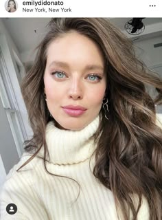 Cosmetics Ideas, Soft Summer Makeup, Clara Alonso, Hot Pink Lips, Emily Didonato, Woman Sweater, Actrices Hollywood, Skin Diseases, Glowing Complexion