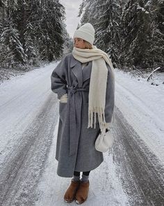 Grey Outfit Winter, Suits For Women Office, Work Outfit Corporate, Winter Outfits Blackgirl, Winter Outfits Snow, Winter Maternity Outfits, Winter Outfits Aesthetic, Getting Bored, Classy Winter Outfits