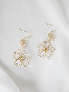 Material: 925 sterling silver Elegant Flower-shaped Metal Hoop Earrings, Nickel-free Dangle Earrings Made Of Alloy, Nickel-free Alloy Dangle Earrings, Trendy 14k Gold Tarnish-resistant Jewelry, Trendy Gold Plated Jewelry With Matching Earrings, Elegant Alloy Jewelry For Party, Elegant Party Jewelry Made Of Alloy, Elegant Party Jewelry In Alloy, Chic Tarnish-resistant Wedding Jewelry