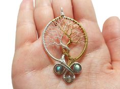 This Tolkien inspired handmade pendant represents the two trees of Valinor: Laurelin and Telperion. The pendant is made of wire in silver and gold color and labradorite gemstones. It measures 5 x 3.4 cm in diameter. For additional 4€, you can order a silver plated chain (there are three Trees Of Valinor, Wire Wrap Tree, Wire Jewelery, Wire Wrap Jewelry Designs, Wire Wrapped Jewelry Diy, Wire Jewelry Making, Tree Of Life Jewelry, Wire Wrapped Jewelry Tutorials, Wire Jewelry Designs