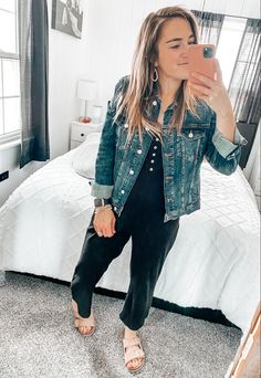 Jacket Jumpsuit Outfit, Jumpsuit Jean, Outfit Jumpsuit, Air Port Outfit, Sandals Birkenstock, Airport Outfits, Outfit Travel, Comfy Outfit