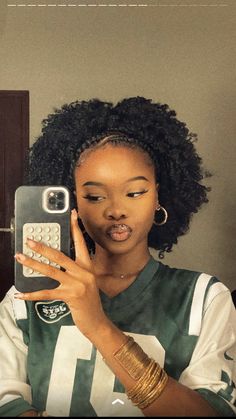 Hairstyle For 4c Hair Natural, Black Girls Hairstyles Aesthetic, Selfie Hairstyles Crochet, 90s Afro Hairstyles, Natural Hairstyles For Black Women Afro, Low Tension Natural Hairstyles Short, 4b/4c Natural Hairstyles, Natural Hair Outfits Black Women, Fulani Afro