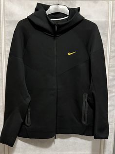 100% AUTHENTIC. Purchased directly from Nike. Condition is brand new with original tags. NWT. Shipped immediately with USPS Priority Mail or FedEd shipping. Please see my feedback and buy with confidence. Ask questions if you have them. Thanks for looking. Please see my other listings for great deals and steals on authentic Nike and Jordan brand products. For ANY questions about any of our listed items, please feel free to message us before making a purchase. We will respond typically immediately within an hour. For any sneakers with Authenticity Guarantee please realize eBay disables messaging after a purchase is made Nike Tech, Tech Fleece, Mens Activewear, Brands Outlet, Full Zip Hoodie, Priority Mail, Drake, Zip Hoodie, Extra Large