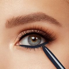 Trucco Smokey Eye, Permanente Make-up, Tutorial Eyeliner, Funny Vine, Eyeliner Tips, Smudge Proof Eyeliner, Video Makeup, Permanent Eyeliner, Thrive Causemetics