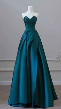 Graduation Dress With Gown, Gowns Dresses Elegant, Classy Prom Dresses, Prom Dress Inspiration, Cute Prom Dresses, Mode Inspo