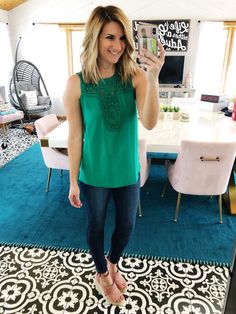 Embroidered Top Outfit, Green Top Outfit, Outfit Verano, Fix Clothing, Liverpool Jeans, Casual Outfit Inspiration, Crepe Top, Flattering Tops