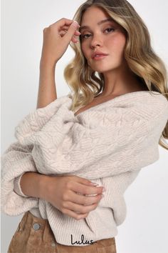 You'll always welcome cooler days when you've got the Lulus Slope Sweetie Heather Beige Cable Knit Balloon Sleeve Sweater! Heathered medium gauge knit shapes this cozy sweater that's sure to become a seasonal favorite! Balloon sleeves (with fitted cuffs) boast a classic cable knit texture as they frame a ribbed knit bodice with a relaxed fit and a deep V-neckline. Add some boots and an oversized scarf and you'll be chalet chic in no time! Fit: This garment fits true to size. Length: Size medium Chalet Chic, Balloon Sleeve Sweater, Pretty Sweaters, Casual Formal Dresses, Snow Days, Lulu Fashion, Knit Texture, Comfortable Sweater, Oversized Scarf