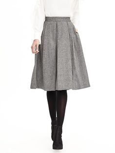 Tweed Midi Skirt Tweed Midi Skirt, Midi Outfits, Grey Skirt, A Skirt, Black Tights, Mode Inspiration, Work Fashion, Modest Outfits, Skirt Outfits