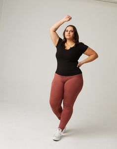 Workout or run errands easily and comfortably in the Curve Activewear Leggings! These simple leggings are super stretchy and comfortable. They feature a waistband, full-length legs, and a bodycon fit. These leggings are made from 95% polyester and 5% spandex. Hand wash cold. Imported. The model is wearing a size 1XL. Curvy Active Wear Outfits, Best Jeans For Women, Chubby Fashion, Plus Size Workout, Seductive Clothes, Classic Style Outfits, Active Outfits, Stretch Leggings, Plus Size Activewear