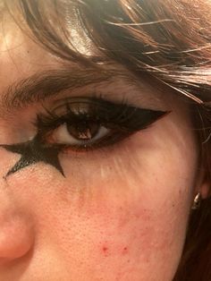 Inner Corner Star Eyeliner, Red Eye Makeup Grunge, Red Star Makeup, Star Inner Corner, Star Clown Makeup, Rockstar Eyeliner, Clown Eyeliner, Star Makeup Y2k, Red Eyeliner Looks