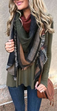 60+ Fall Outfits You Need To Copy -- all about some scarfs! Street Style Fall Outfits, Fall Trends Outfits, Chique Outfits, Mode Casual, Cardigan Outfits, Outfit Trends, Fall Clothes, Fall Street Style