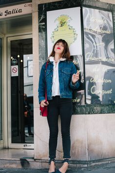 Los 7 días/ 7 looks de #JeanneDamas © Fotografías: Icíar J. Carrasco / Realización: Noelia Terrón-Laya Jeanne Damas Style, Oversized Flowers, French Chic Fashion, French Girl Chic, Blue Shawl, Jeanne Damas, French Girl Style, Moda Paris, Older Fashion