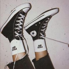 Soft Grunge Outfits, Editorial Vogue, Vintage Foto's, Vogue Vintage, Black And White Photo Wall, Skater Aesthetic, Marble Hornets